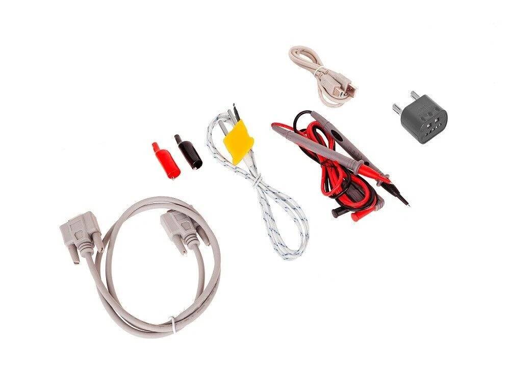 Detailansicht des Zubehörs für das UNI-T UT802 Multimeter: Messleitungen, Temperaturfühler, Adapter und Anschlusskabel.