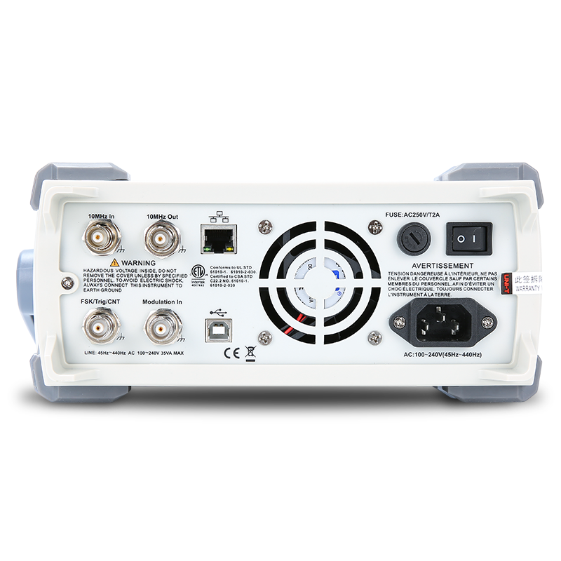 Rückseite des UNI-T UTG2062B Funktionsgenerators mit allen Anschlüssen, inklusive BNC-Buchsen, Stromanschluss und Lüfter.