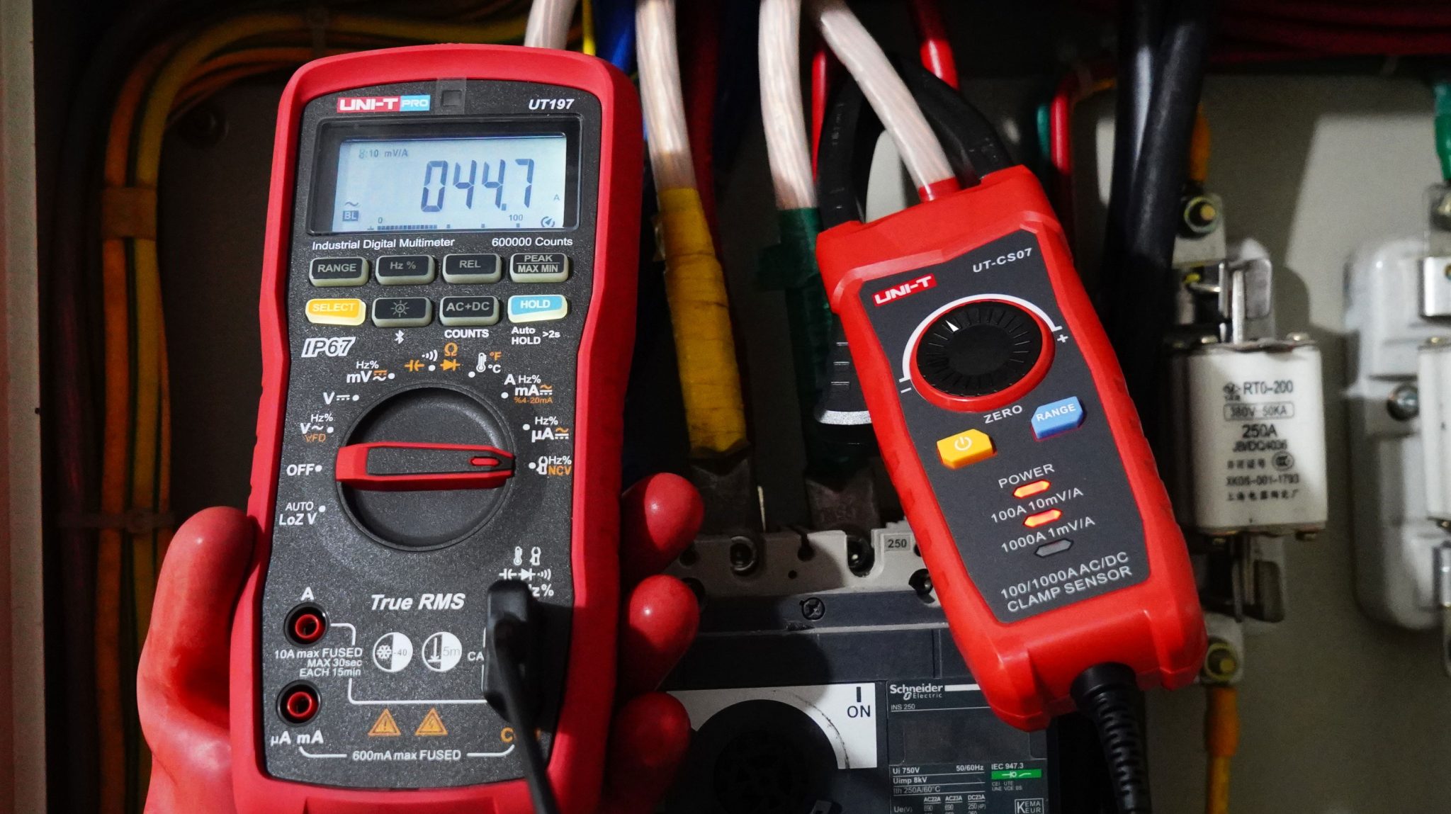 ut197-professionelles-digital-multimeter-industrieanwendungen-anwendungsbeispiel-professional-digitalmultimeter-application-5 ut197-professionelles-digital-multimeter-industrieanwendungen-anwendungsbeispiel-professional-digitalmultimeter-application-5