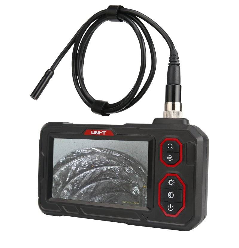 UNI-T UT667-5m Industrie-Endoskop mit 4,3-Zoll-Display und 5 Meter langem Kamerakabel, das das Innere eines Rohres anzeigt.