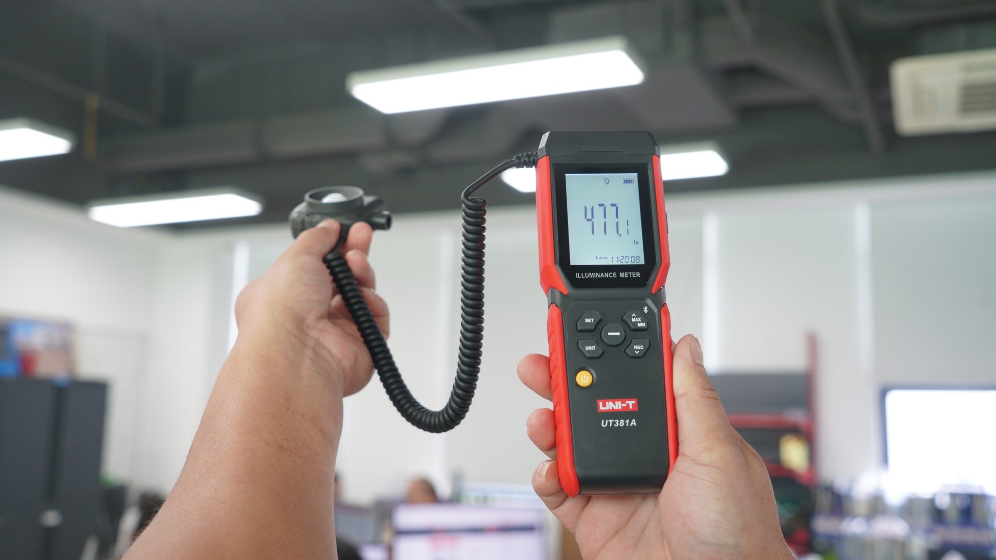 UT381A Profi Luxmeter, Lichtmesser, Bluetooth, Lichtmessgerät mit Sonde, Photometer UT381A Profi Luxmeter, Lichtmesser, Bluetooth, Lichtmessgerät mit Sonde, Photometer