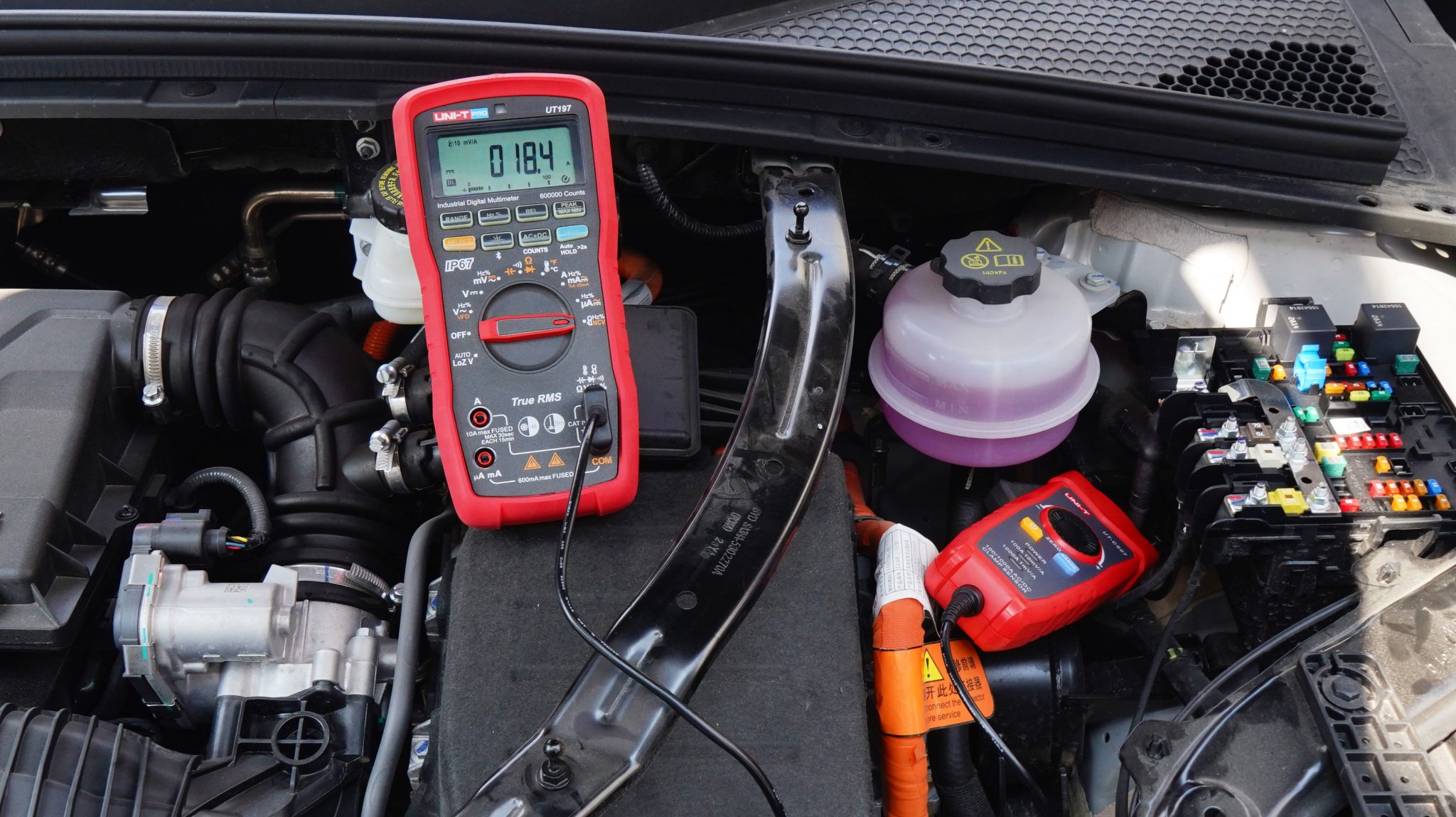ut197-professionelles-digital-multimeter-industrieanwendungen-anwendungsbeispiel-professional-digitalmultimeter-application ut197-professionelles-digital-multimeter-industrieanwendungen-anwendungsbeispiel-professional-digitalmultimeter-application