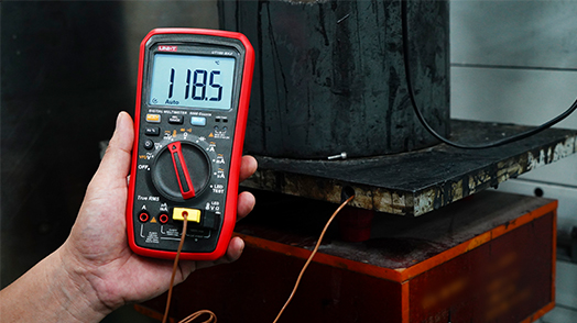 ut18b-max-digital-multimeter-profigeraet-strommesser-spannungsmesser-messgeraet-profi-multimeter-anwendung-2 ut18b-max-digital-multimeter-profigeraet-strommesser-spannungsmesser-messgeraet-profi-multimeter-anwendung-2