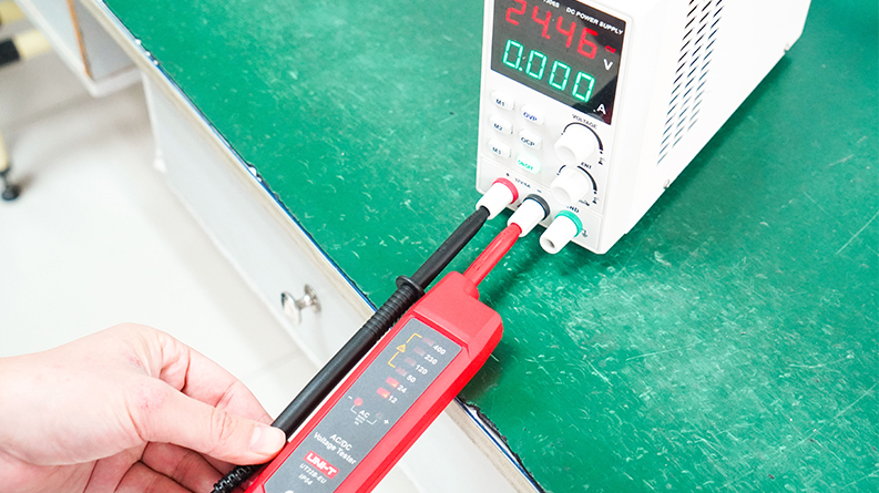 UT22B-EU AC/DC Voltage Tester