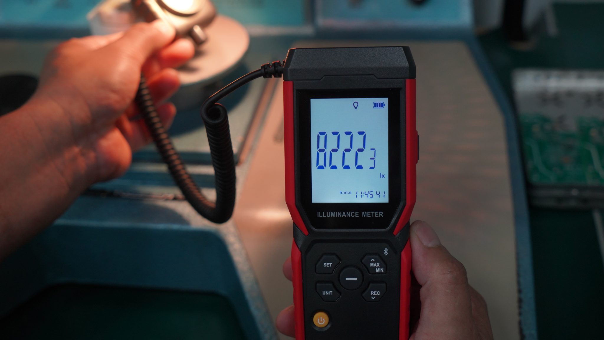 UT381A Profi Luxmeter, Lichtmesser, Bluetooth, Lichtmessgerät mit Sonde, Photometer UT381A Profi Luxmeter, Lichtmesser, Bluetooth, Lichtmessgerät mit Sonde, Photometer
