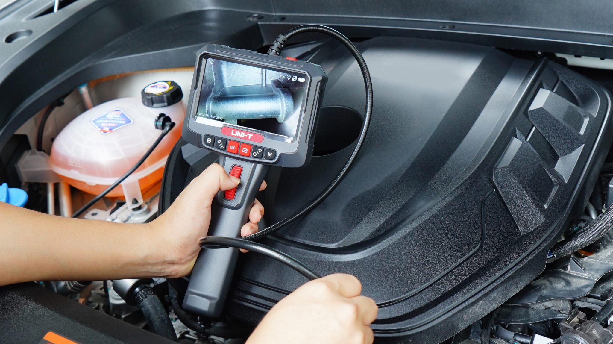 ut663b-application-anwendung-kfz-motorraum-motorueberpruefung-1 ut663b-application-anwendung-kfz-motorraum-motorueberpruefung-1