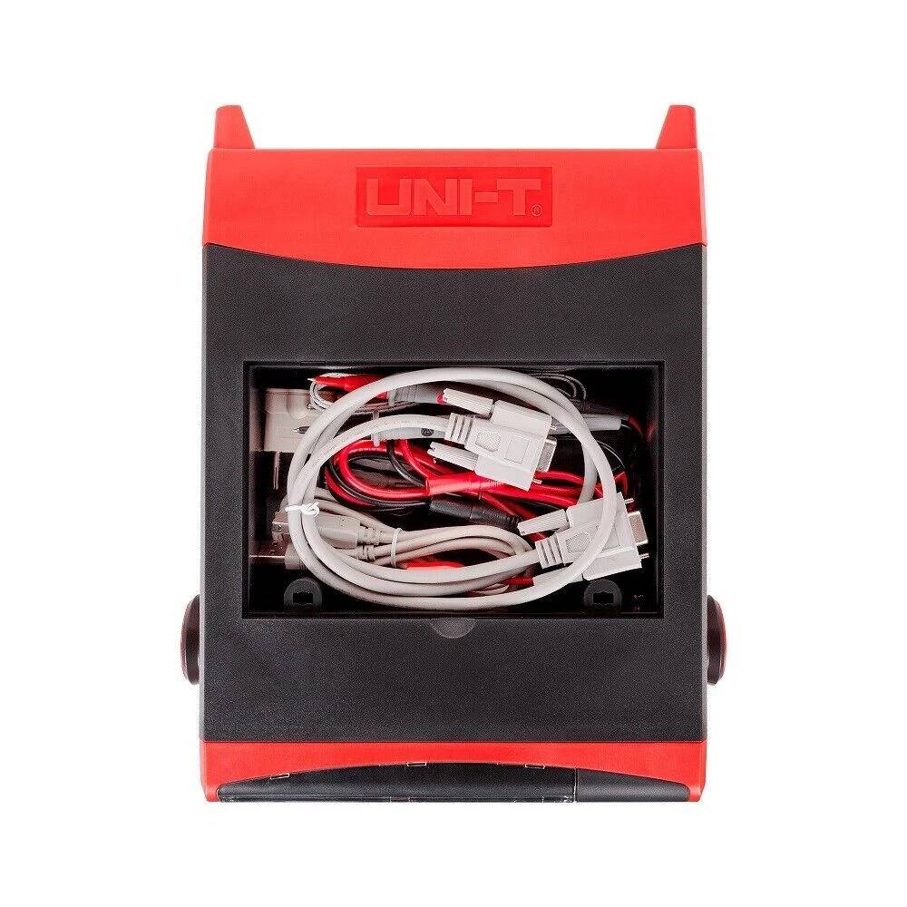 Praktisches Staufach auf der Rückseite des UNI-T UT802 Tischmultimeters zur Aufbewahrung der mitgelieferten Messleitungen und Kabel.